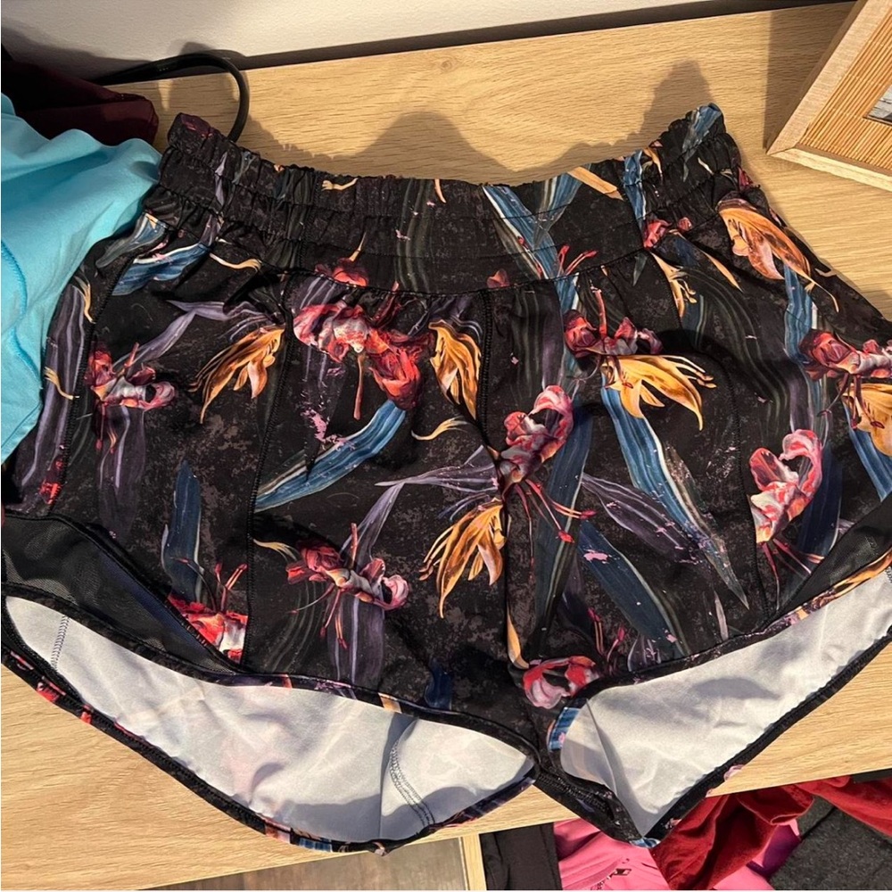 Lululemon LR hotty hot 4”